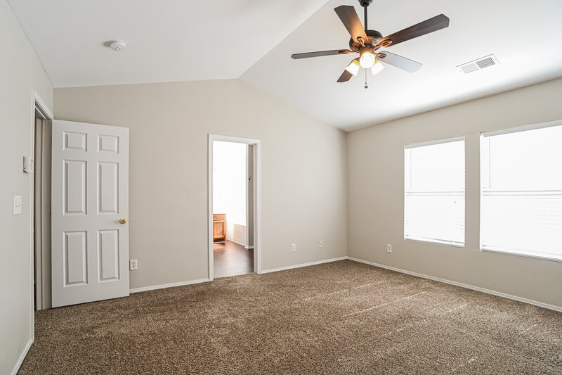 1,950/Mo, 9727 Hollystone Ln Charlotte, NC 28215 Main Bedroom View 2