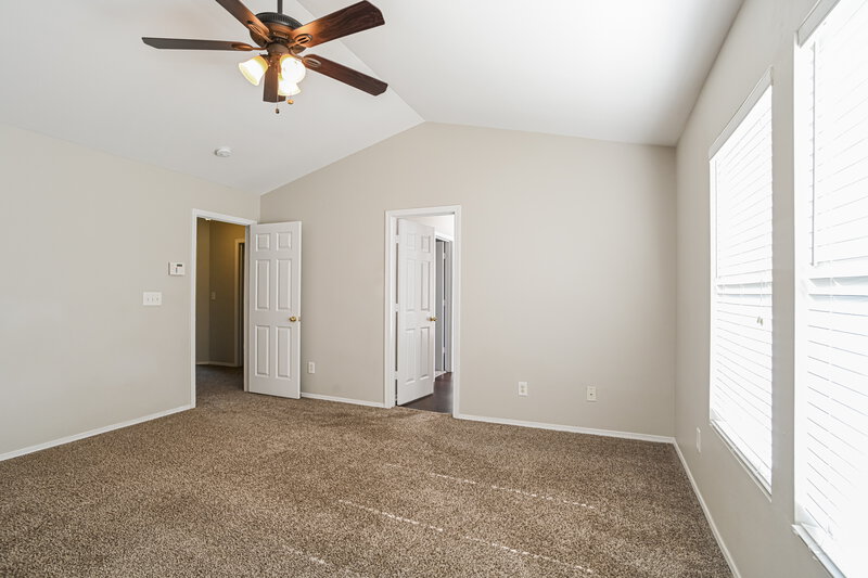 1,950/Mo, 9727 Hollystone Ln Charlotte, NC 28215 Main Bedroom View 3