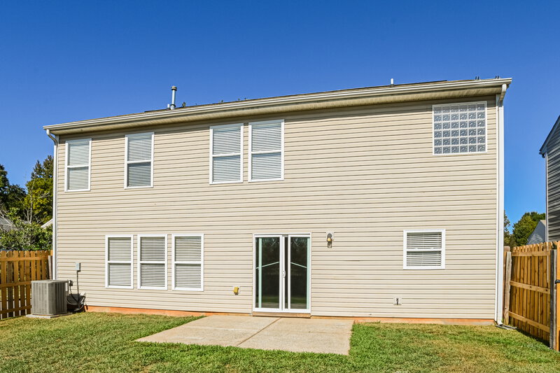1,950/Mo, 9727 Hollystone Ln Charlotte, NC 28215 Rear View