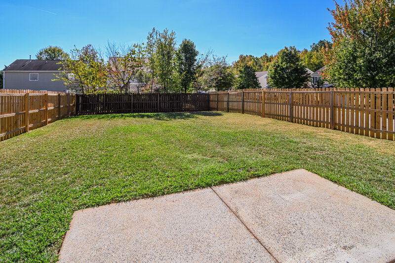 1,950/Mo, 9727 Hollystone Ln Charlotte, NC 28215 Backyard View