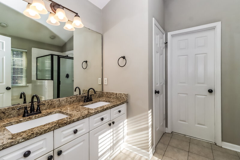 2,340/Mo, 8103 Marett Ct Charlotte, NC 28269 Main Bathroom View