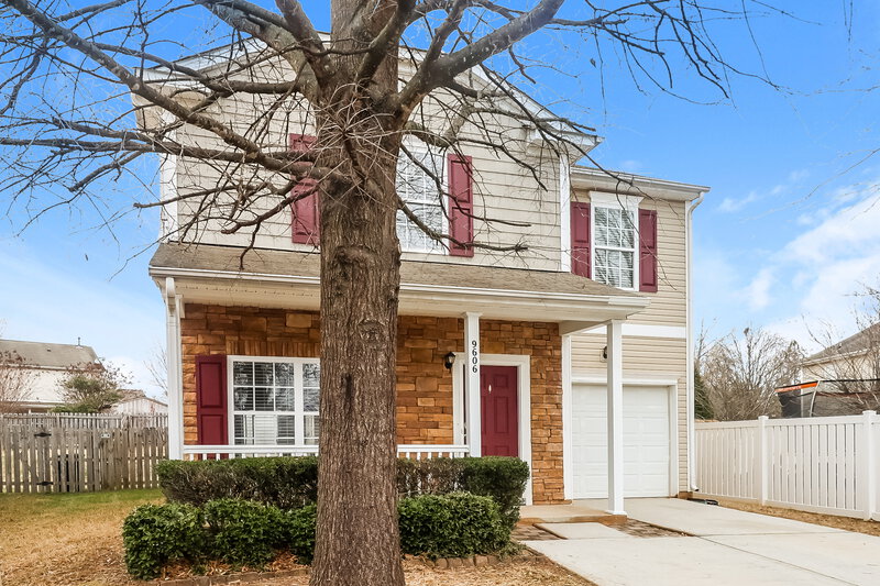 2,070/Mo, 9606 Hollyburgh Ter Charlotte, NC 28215 Front View