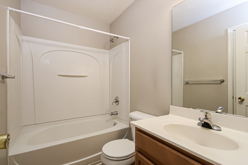 2,320/Mo, 5712 Falls Ridge Ln Charlotte, NC 28269 Bathroom View