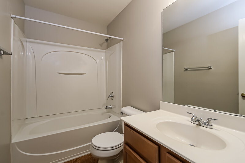 2,320/Mo, 5712 Falls Ridge Ln Charlotte, NC 28269 Bathroom View 2