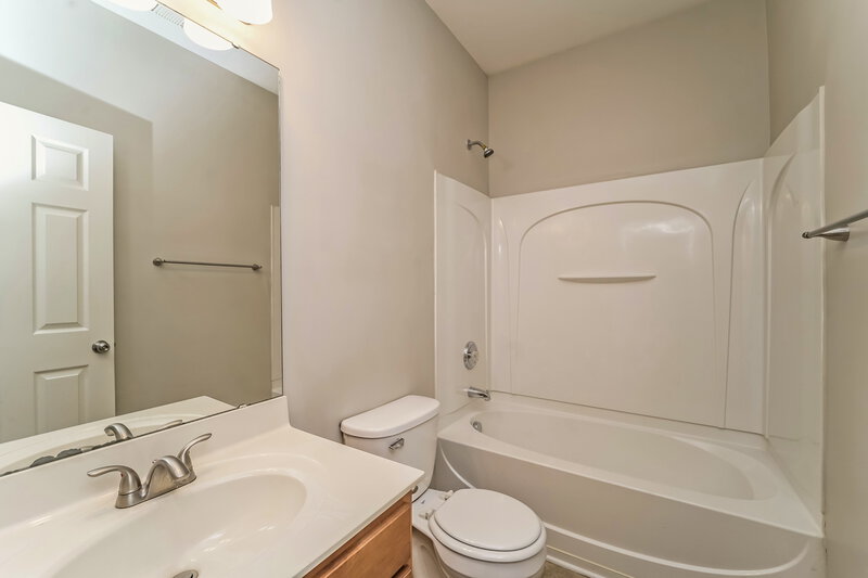 2,280/Mo, 7108 Bear Grass Ln Charlotte, NC 28227 Main Bathroom View 2