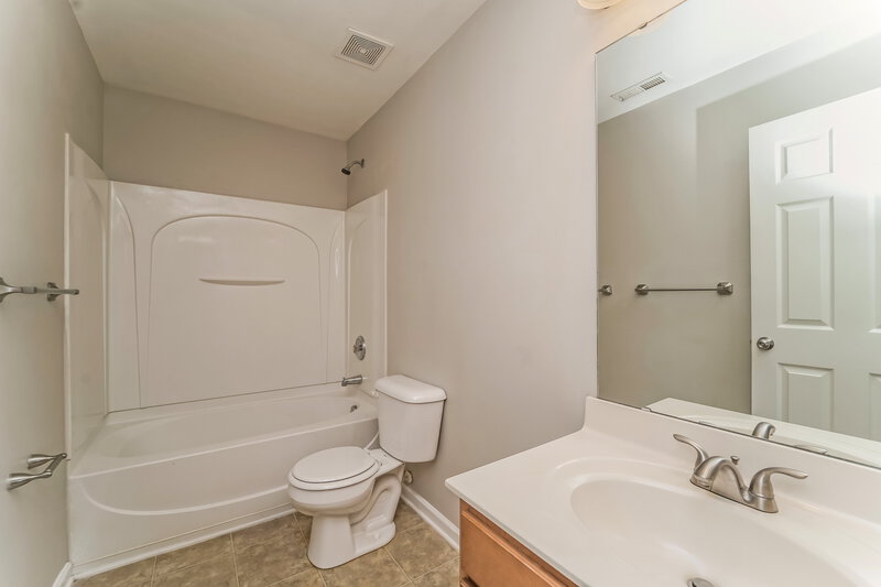 2,280/Mo, 7108 Bear Grass Ln Charlotte, NC 28227 Bathroom View