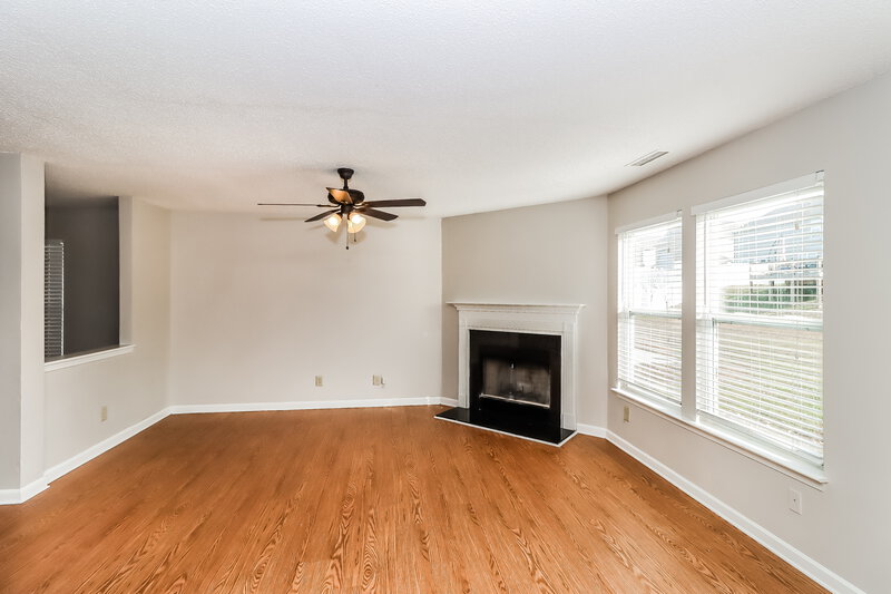 1,800/Mo, 6013 Twin Brook Dr Charlotte, NC 28269 Living Room View