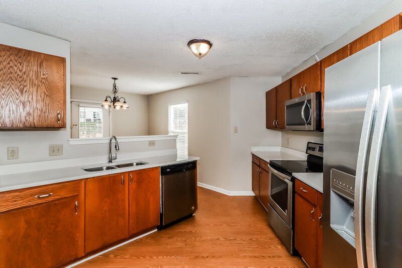 1,800/Mo, 6013 Twin Brook Dr Charlotte, NC 28269 Kitchen View 2