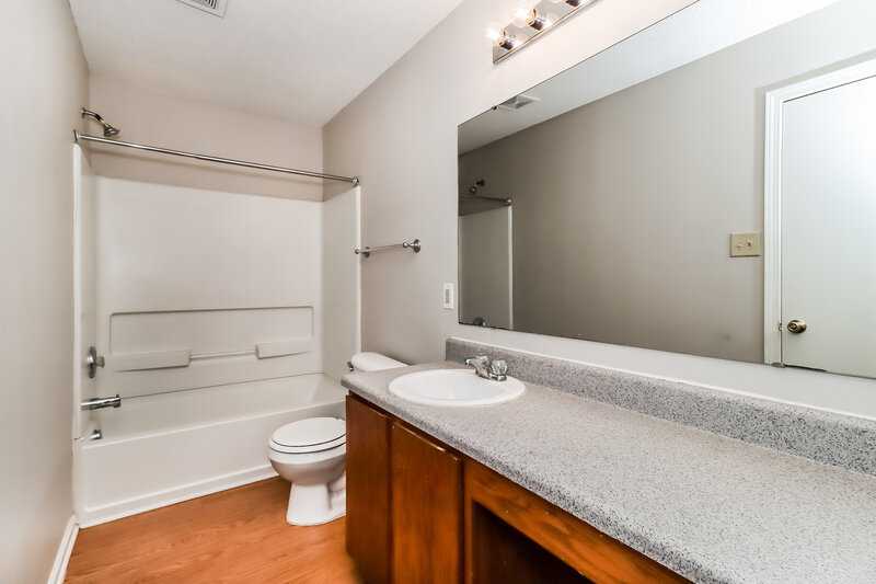 1,800/Mo, 6013 Twin Brook Dr Charlotte, NC 28269 Bathroom View