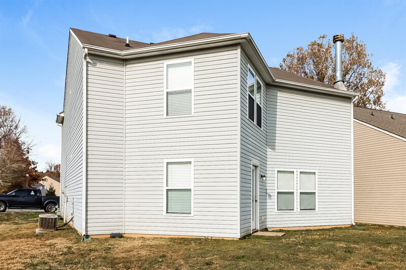 1,800/Mo, 6013 Twin Brook Dr Charlotte, NC 28269 Rear View