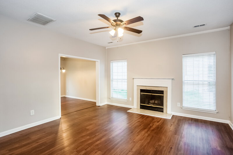 1,900/Mo, 10415 Battle Ct Charlotte, NC 28215 Living Room View