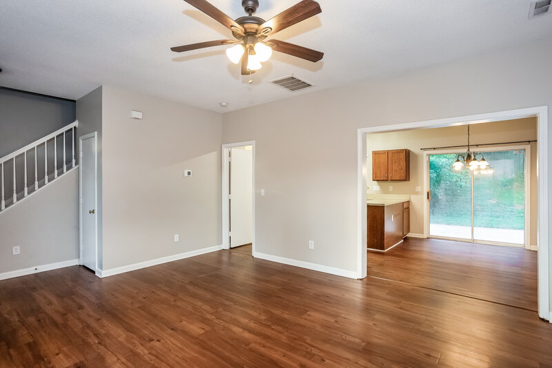 1,900/Mo, 10415 Battle Ct Charlotte, NC 28215 Living Room View 4