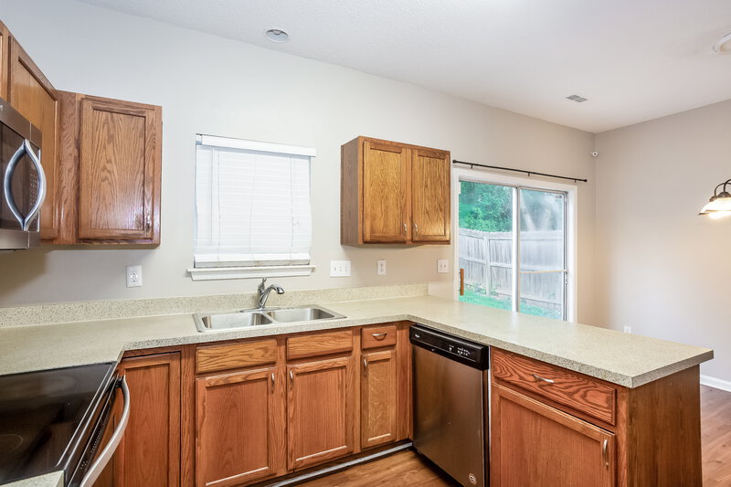 1,900/Mo, 10415 Battle Ct Charlotte, NC 28215 Kitchen View