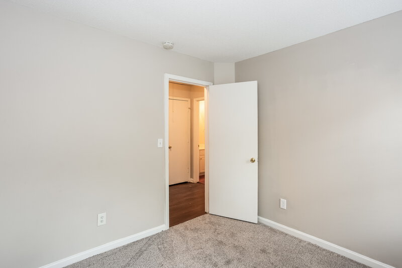 1,900/Mo, 10415 Battle Ct Charlotte, NC 28215 Bedroom View