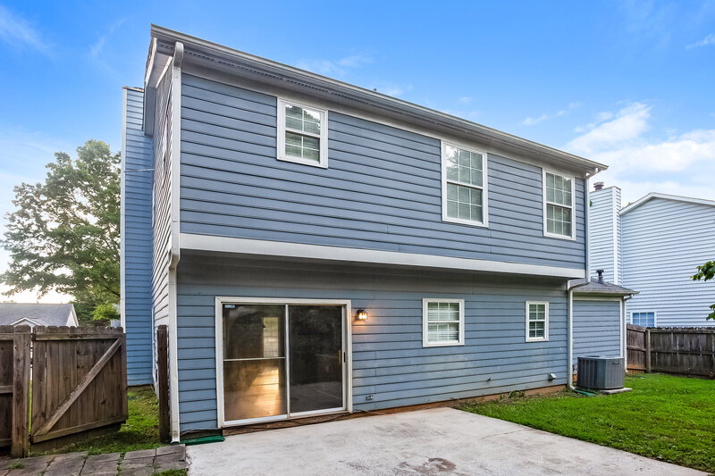 1,900/Mo, 10415 Battle Ct Charlotte, NC 28215 Rear View