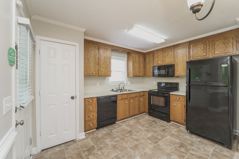 1,675/Mo, 69 Wilshire Ave SW Concord, NC 28025 Kitchen View 2