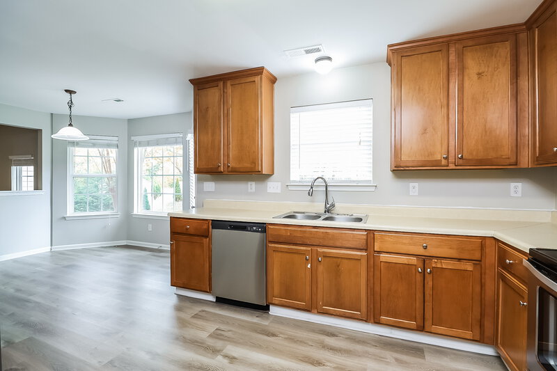 2,200/Mo, 3912 Parkers Fry Fort Mill, SC 29715 Kitchen View 2