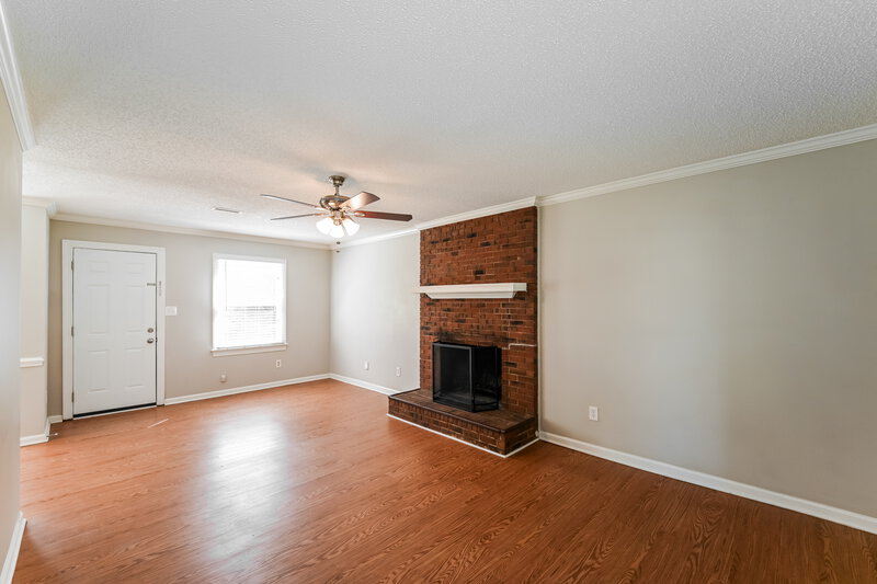 1,825/Mo, 2416 Haybrook Ln Charlotte, NC 28262 Living Room View 2
