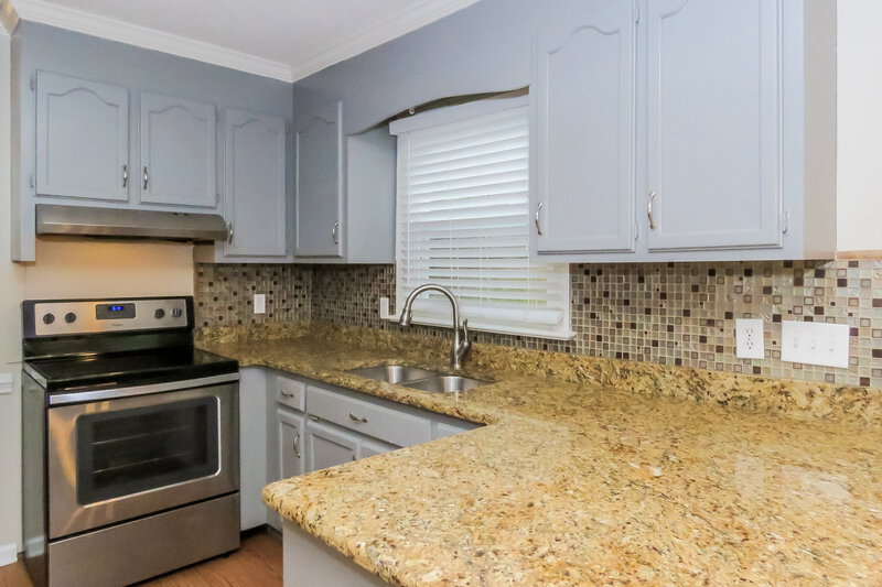 2,610/Mo, 2416 Haybrook Ln Charlotte, NC 28262 Kitchen View 2