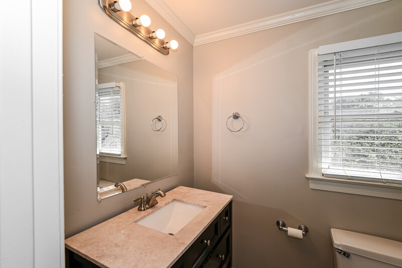 1,825/Mo, 2416 Haybrook Ln Charlotte, NC 28262 Main Bathroom View