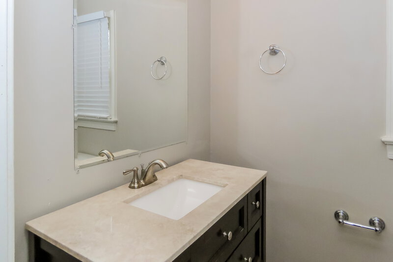 2,610/Mo, 2416 Haybrook Ln Charlotte, NC 28262 Main Bathroom View