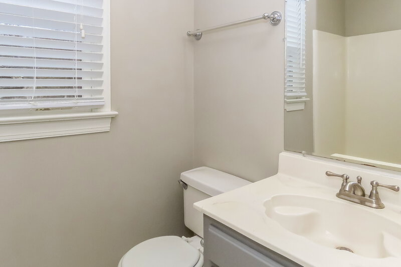2,610/Mo, 2416 Haybrook Ln Charlotte, NC 28262 Bathroom View