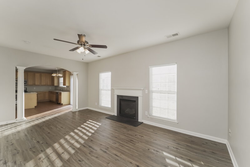 2,430/Mo, 11421 Callahan Mill Dr Charlotte, NC 28213 Living Room View 2