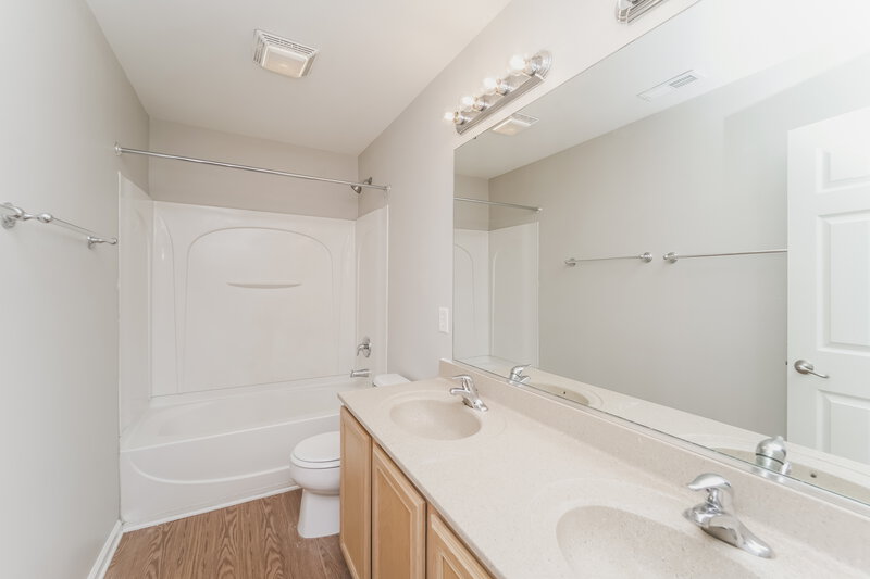 2,430/Mo, 11421 Callahan Mill Dr Charlotte, NC 28213 Bathroom View