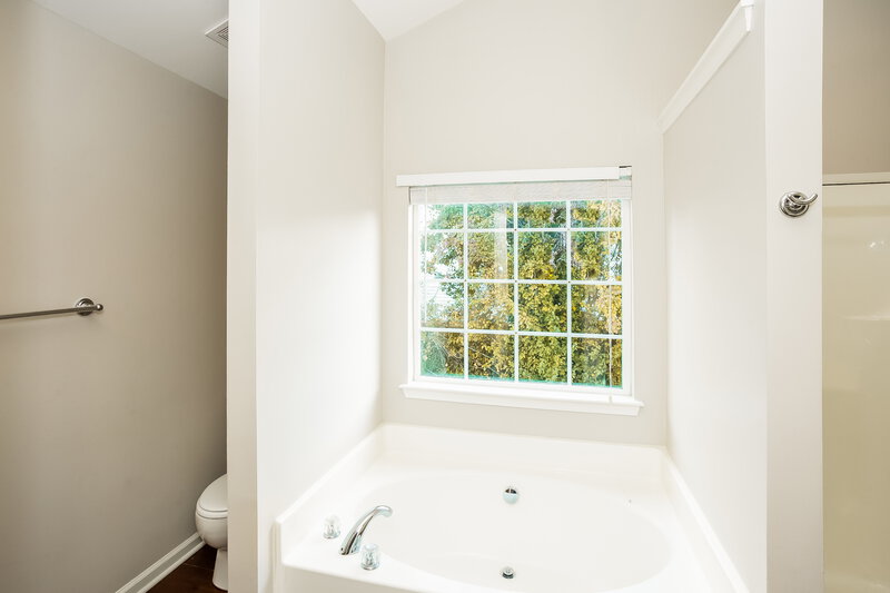 1,980/Mo, 5938 Firethorne Ln Concord, NC 28025 Main Bathroom View
