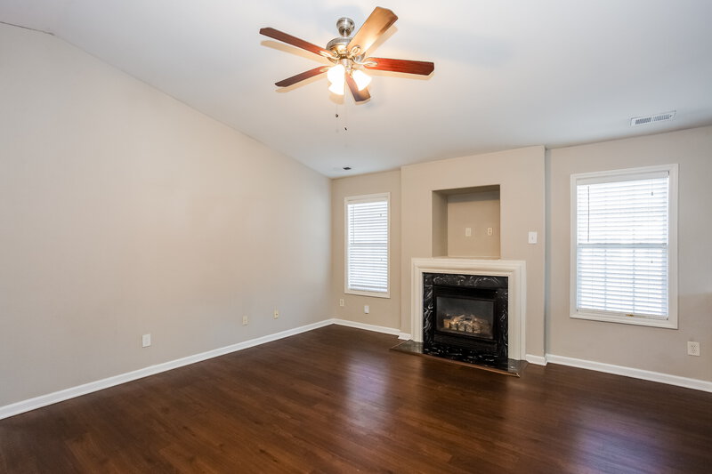 1,800/Mo, 13115 Ambrosia St Charlotte, NC 28278 Living Room View 2