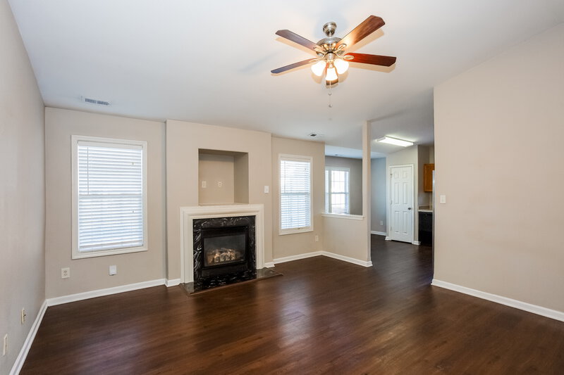 1,800/Mo, 13115 Ambrosia St Charlotte, NC 28278 Living Room View 3