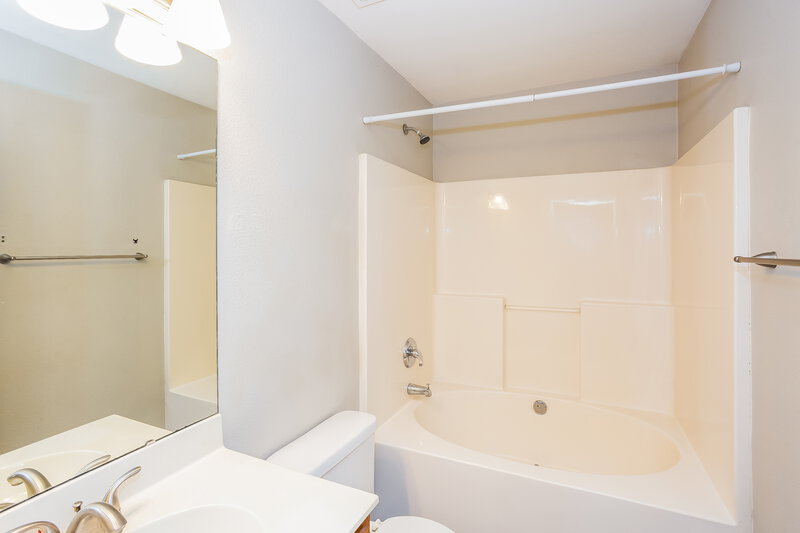 1,800/Mo, 13115 Ambrosia St Charlotte, NC 28278 Main Bathroom View