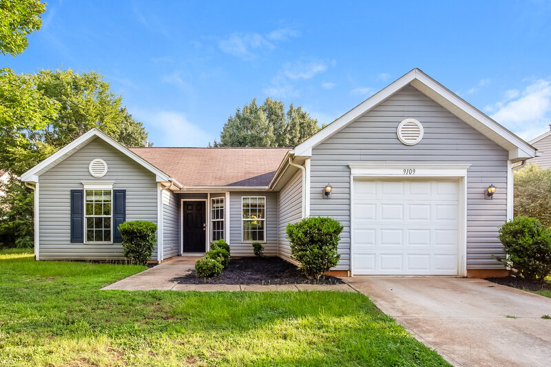 1,750/Mo, 9109 Munsing Dr Charlotte, NC 28269 External View