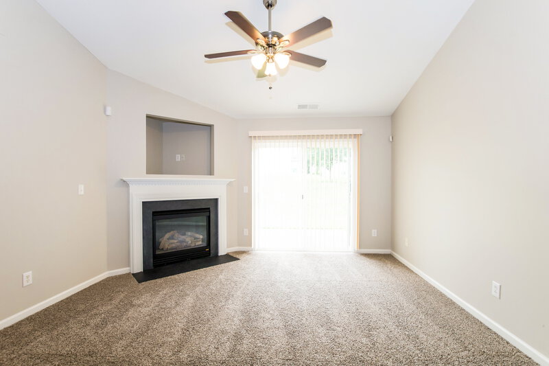 2,450/Mo, 9109 Munsing Dr Charlotte, NC 28269 Living Room View