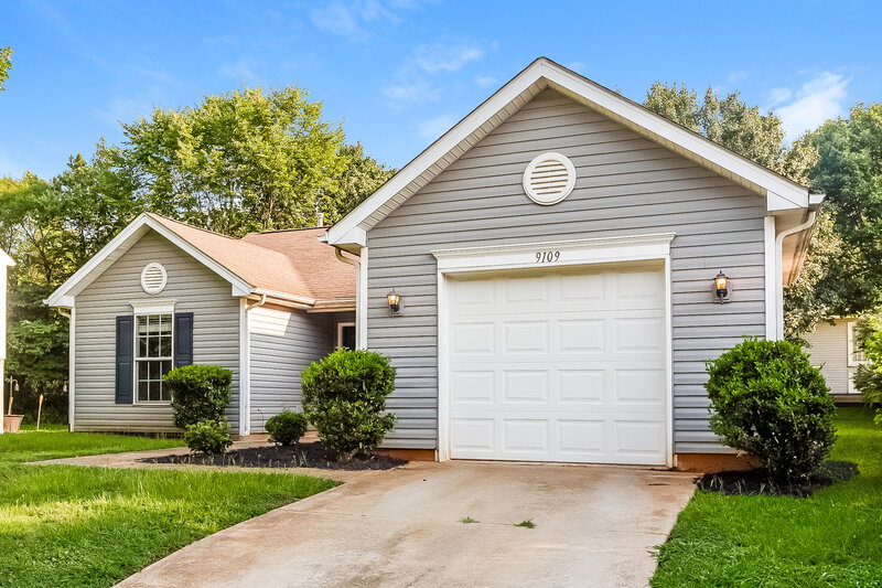 1,750/Mo, 9109 Munsing Dr Charlotte, NC 28269 Front View