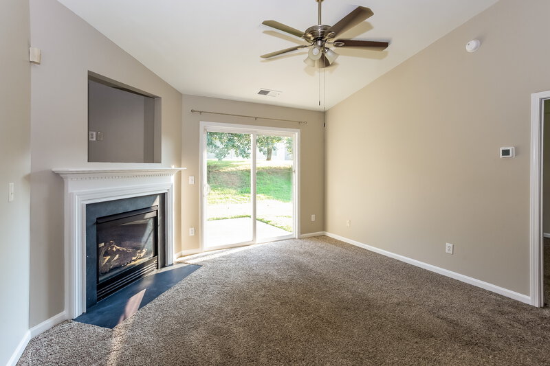 1,750/Mo, 9109 Munsing Dr Charlotte, NC 28269 Living Room View