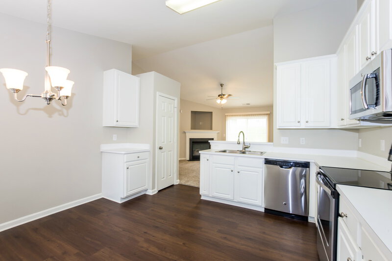 2,450/Mo, 9109 Munsing Dr Charlotte, NC 28269 Breakfast Nook View 2