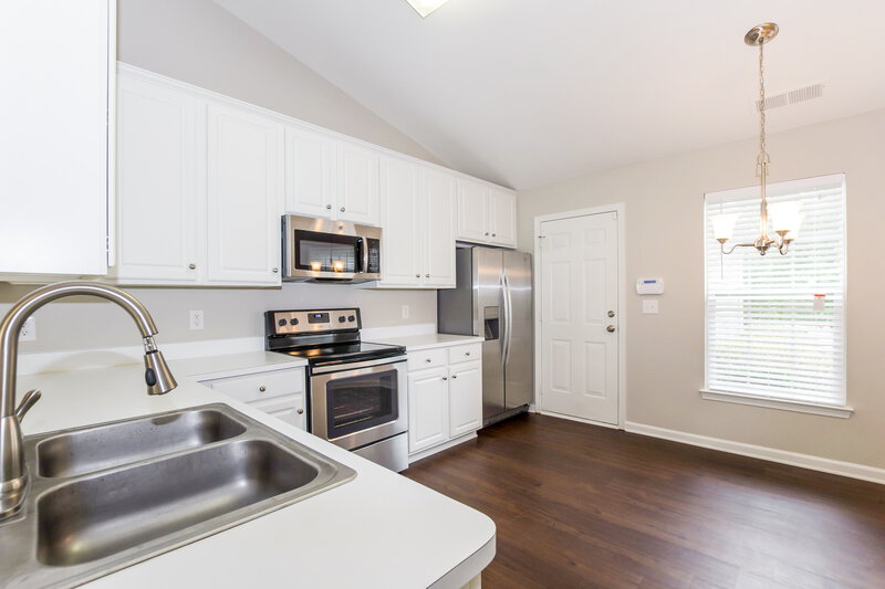 2,450/Mo, 9109 Munsing Dr Charlotte, NC 28269 Kitchen View