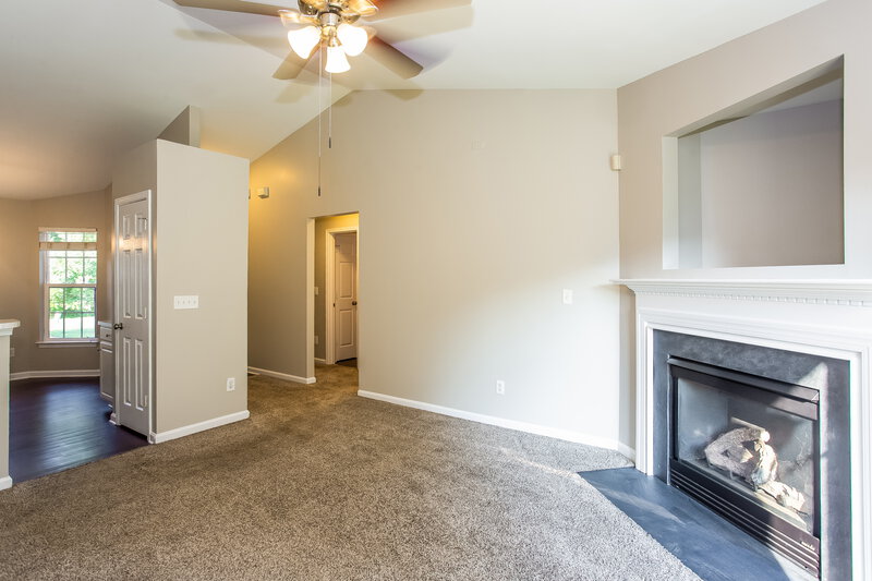 1,750/Mo, 9109 Munsing Dr Charlotte, NC 28269 Living Room View 3