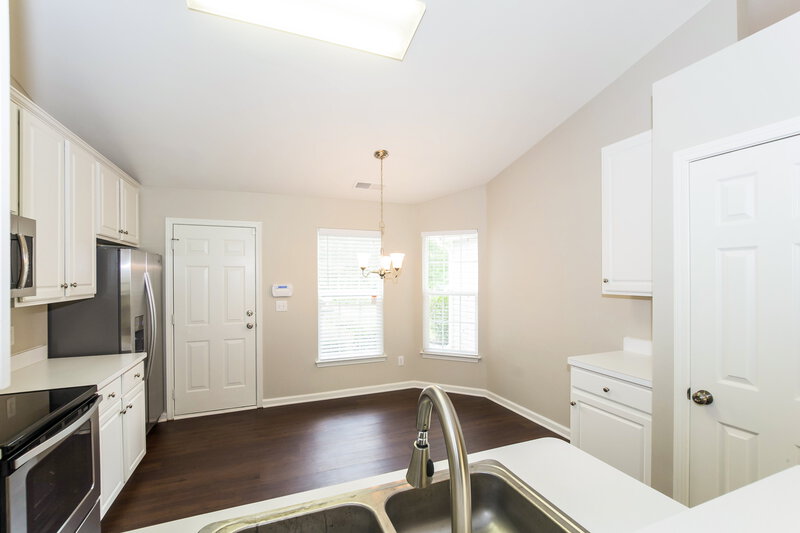 2,450/Mo, 9109 Munsing Dr Charlotte, NC 28269 Kitchen View 2