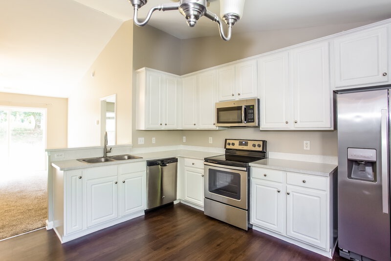 1,750/Mo, 9109 Munsing Dr Charlotte, NC 28269 Kitchen View