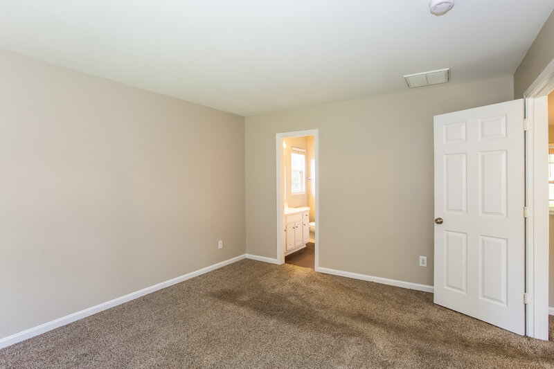 1,750/Mo, 9109 Munsing Dr Charlotte, NC 28269 Main Bedroom View 2