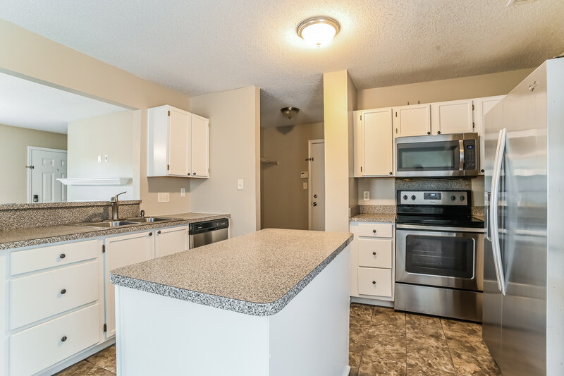1,955/Mo, 11338 Northwoods Forest Dr Charlotte, NC 28214 Kitchen View 2