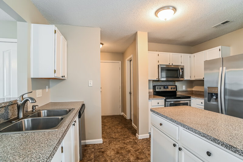 1,955/Mo, 11338 Northwoods Forest Dr Charlotte, NC 28214 Kitchen View 3