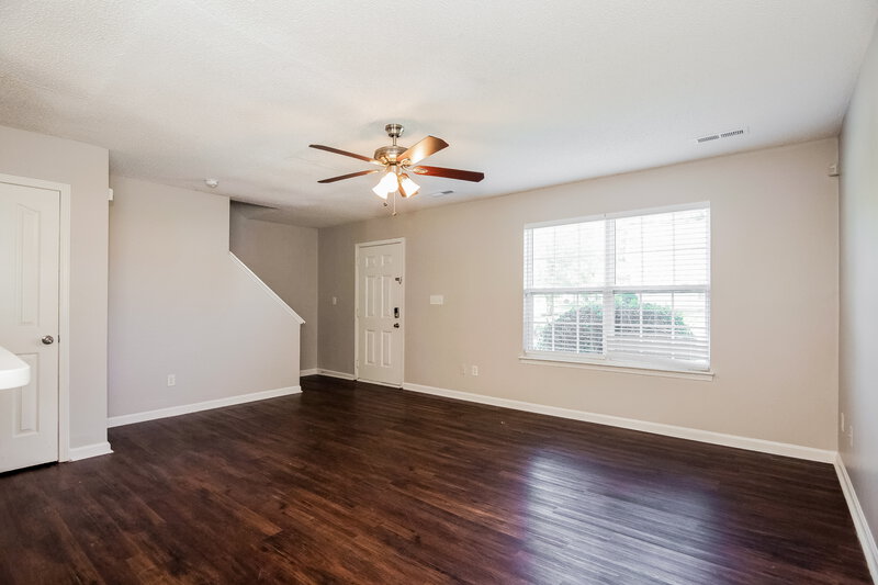 1,840/Mo, 11202 Northwoods Forest Dr Charlotte, NC 28214 Living Room View