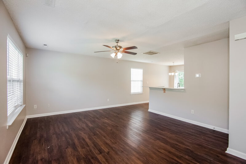1,840/Mo, 11202 Northwoods Forest Dr Charlotte, NC 28214 Living Room View 3
