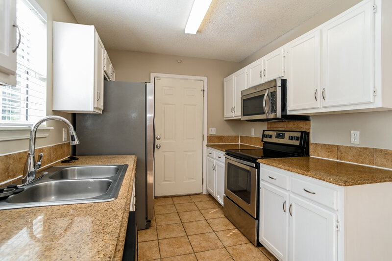 1,890/Mo, 8129 Vermilion Dr Charlotte, NC 28215 Kitchen View