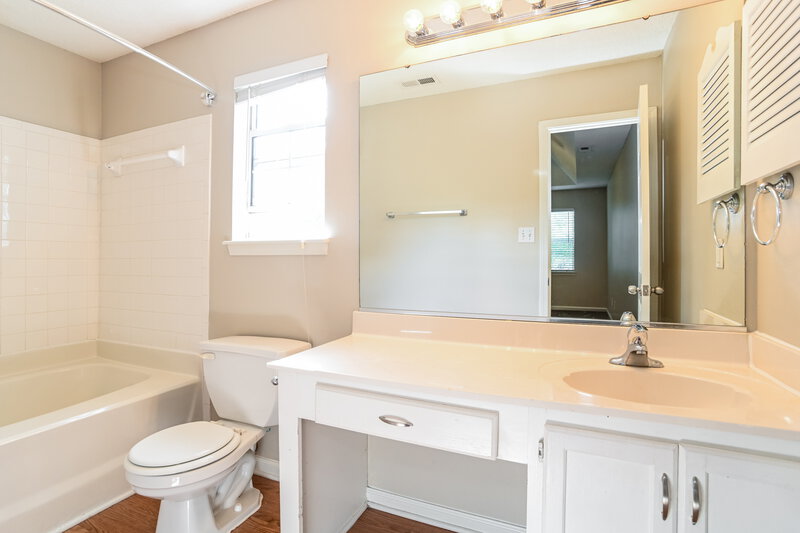 1,890/Mo, 8129 Vermilion Dr Charlotte, NC 28215 Main Bathroom View