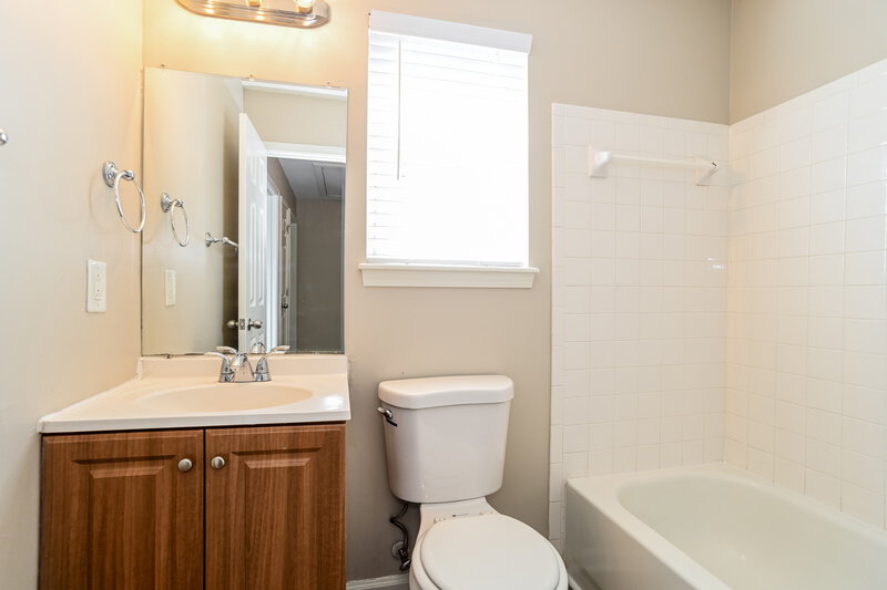 1,890/Mo, 8129 Vermilion Dr Charlotte, NC 28215 Bathroom View