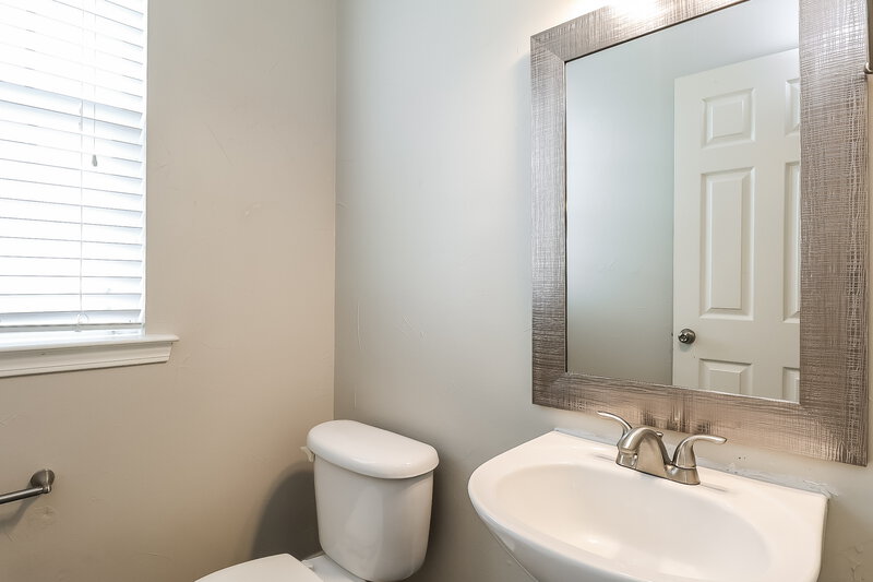 2,305/Mo, 11007 Holm Oak Pl Charlotte, NC 28262 Pool View